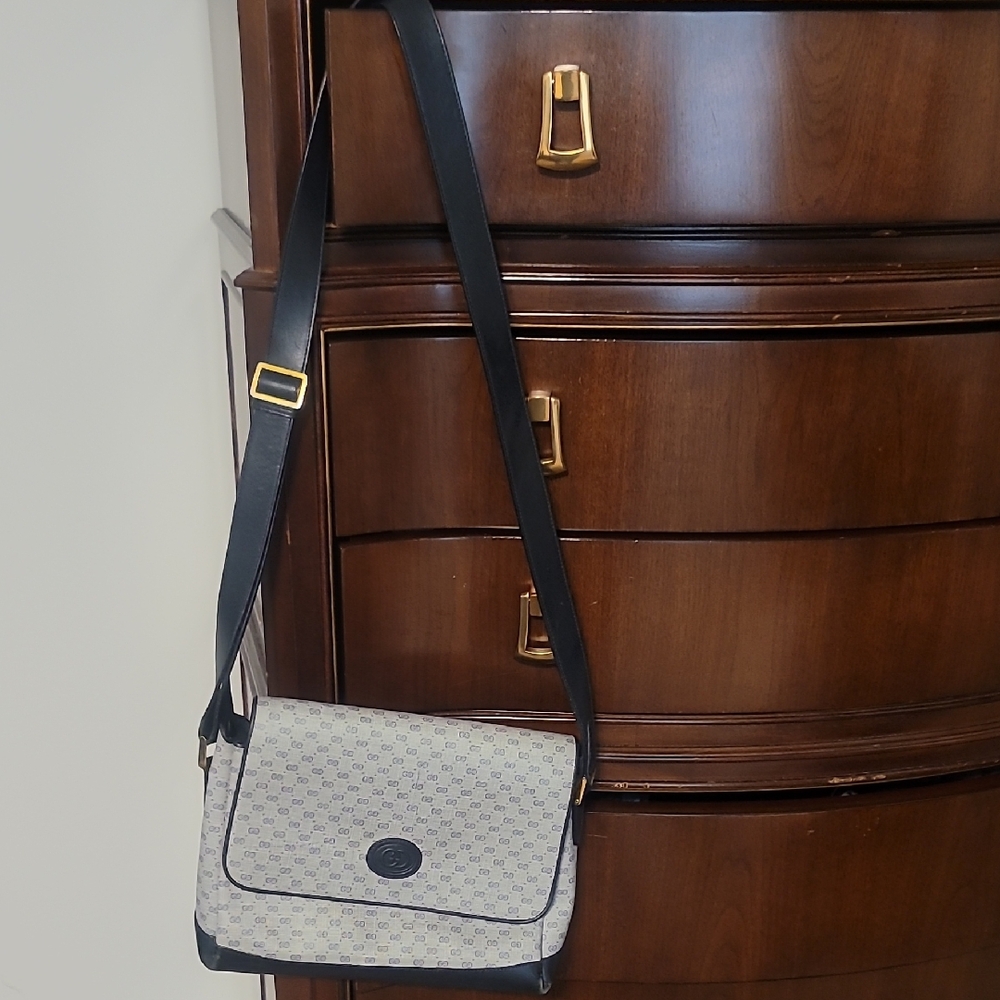 Gucci Black and Gray Crossbody Bag with Modern Design